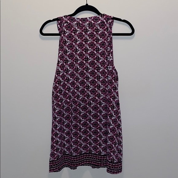 • Patterned Tank Top • - Picture 2 of 3